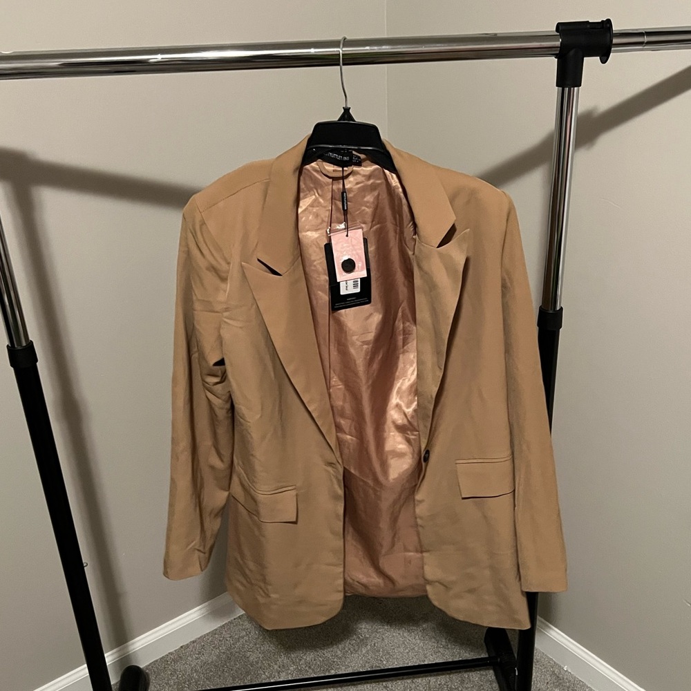 Camel structured lapel pocket detail blazer
